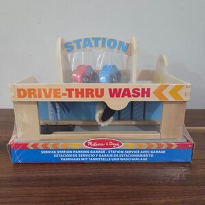 Melissa & Doug Service Station Parking Garage Car Wash Wood Toy 2 Wooden Cars